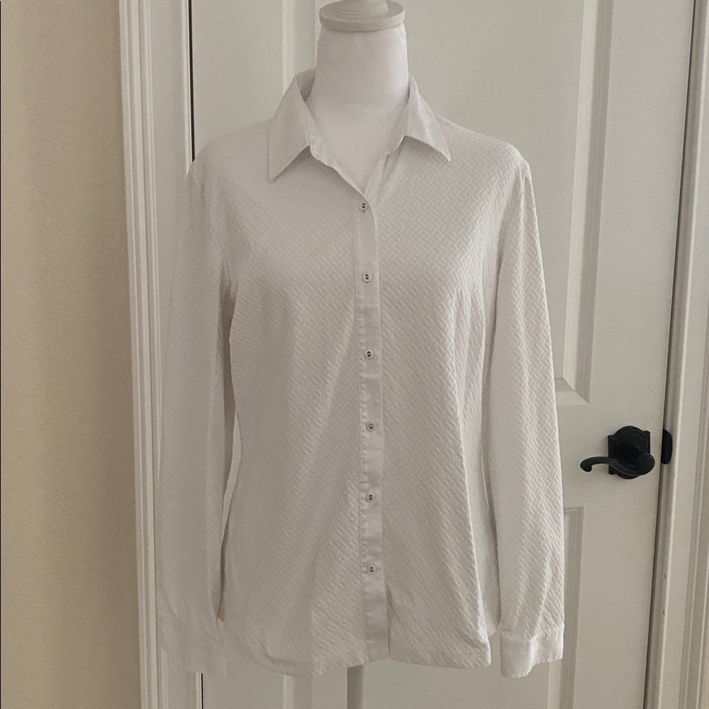 J. McLaughlin White stretch Textured Button-Up Top
